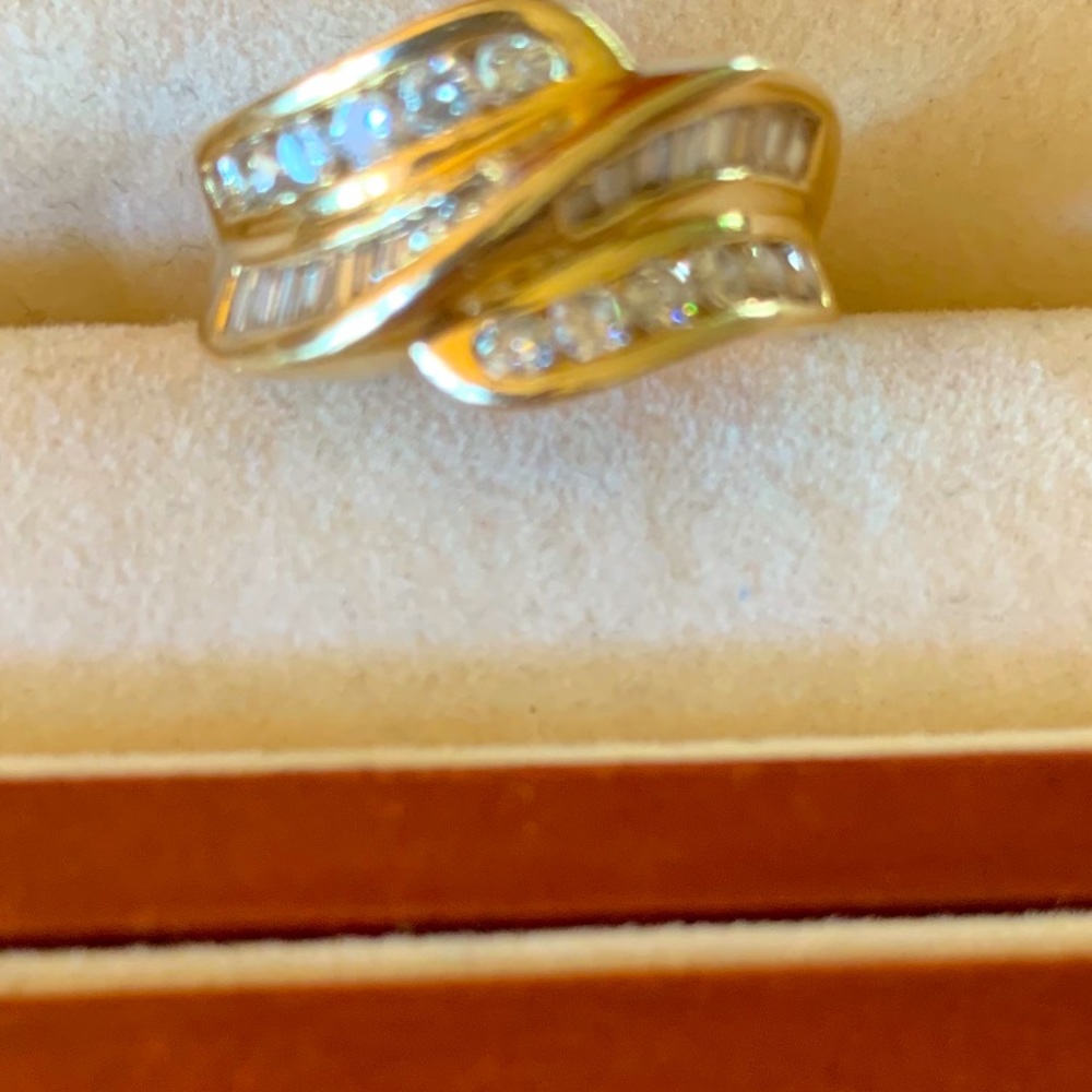 10k - 1 carat beautiful cluster/cocktail ring